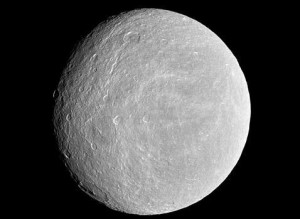Descubren oxígeno en una luna de Saturno