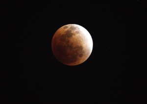 Nueva Teoría del Por Qué es Tan Rara la Luna