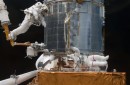 Astronautas reparan con éxito el 